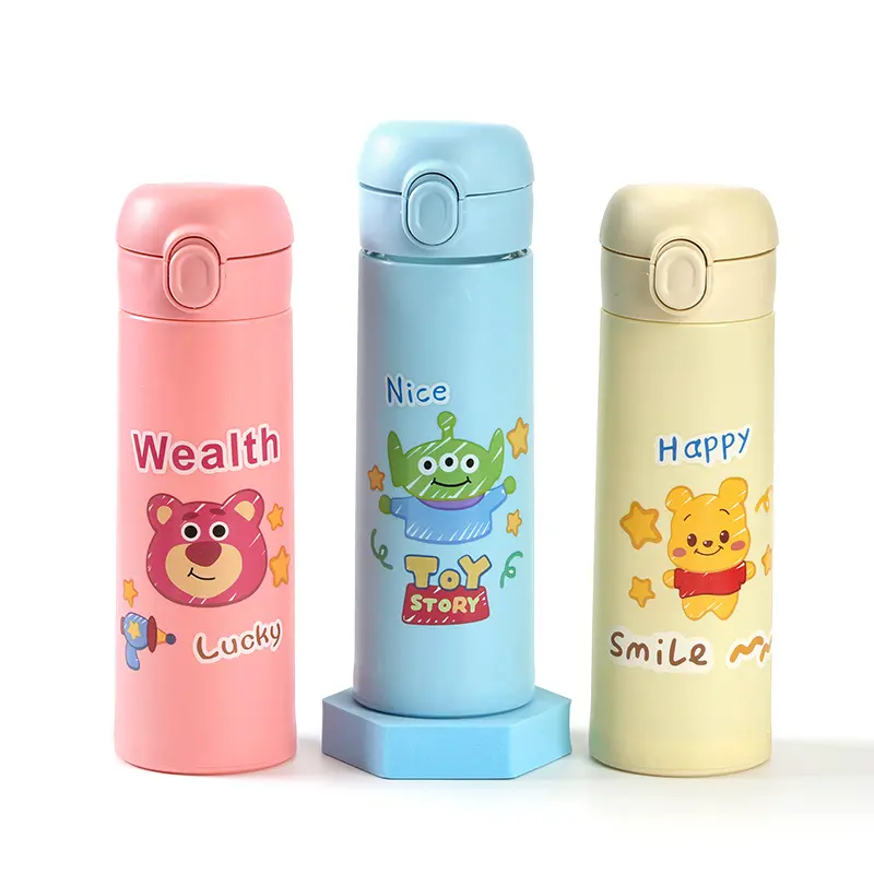 [1210300057] GELAS PLASTIK QUANMING MOTIF BERUANG STROBERI DENGAN TUTUP POP UP BX80